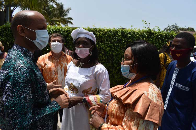 Rencontres informelles entre le Ministre Gabriel Curtis, le représentant résident du PNUD, Mme la Ministre Hawa Béavogui et Mme Traoré, Directrice Générale des CAF