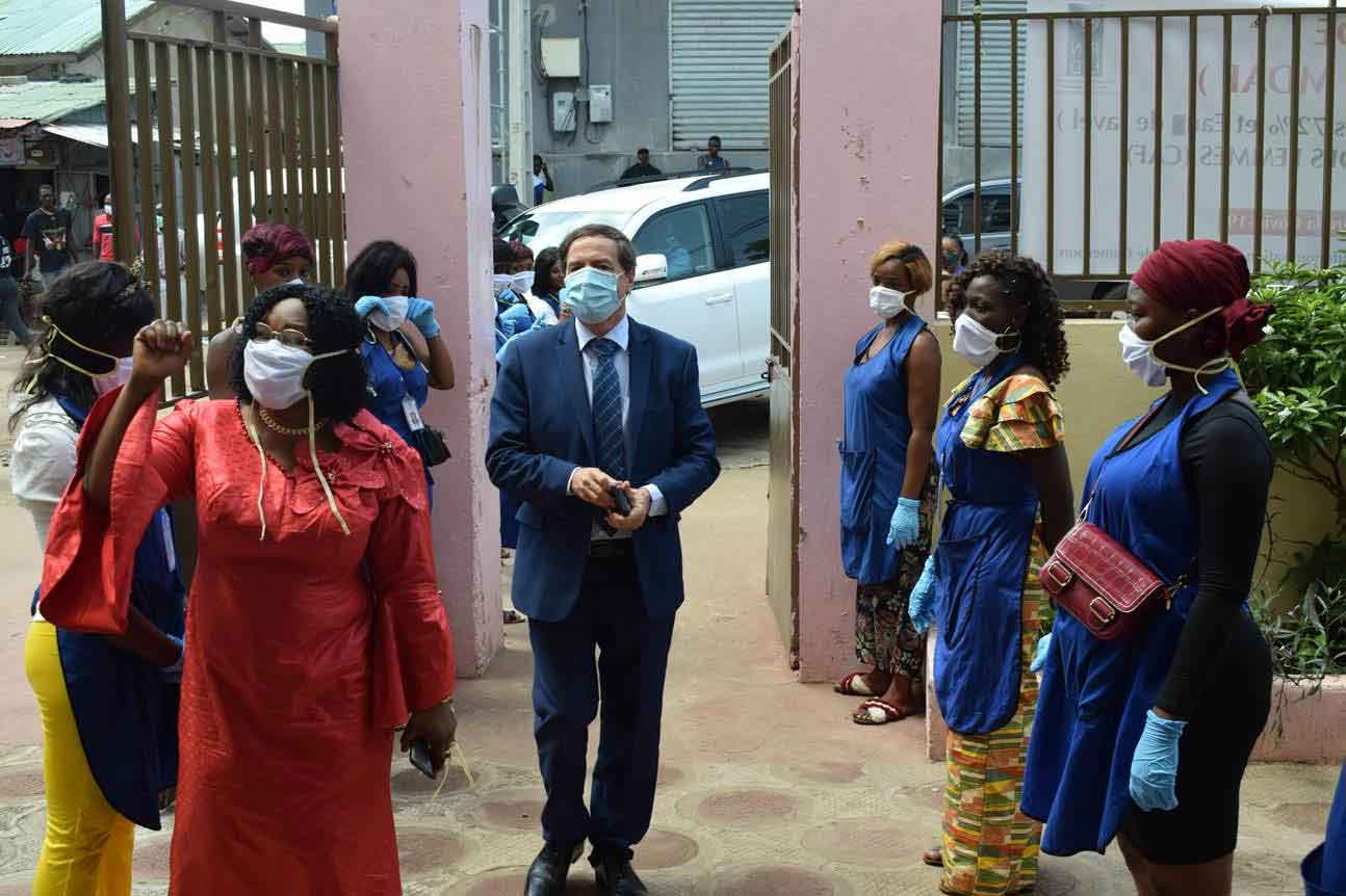 La porte-parole des femmes du marché Niger, exprime la satisfaction et les remerciements des femmes au COMIGUI et aux Partenaires, photo prise par l'Unité de Communication du PNUD