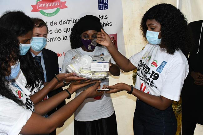 La cérémonie de remise des kits sanitaires, photo prise par l'Unité de Communication du PNUD